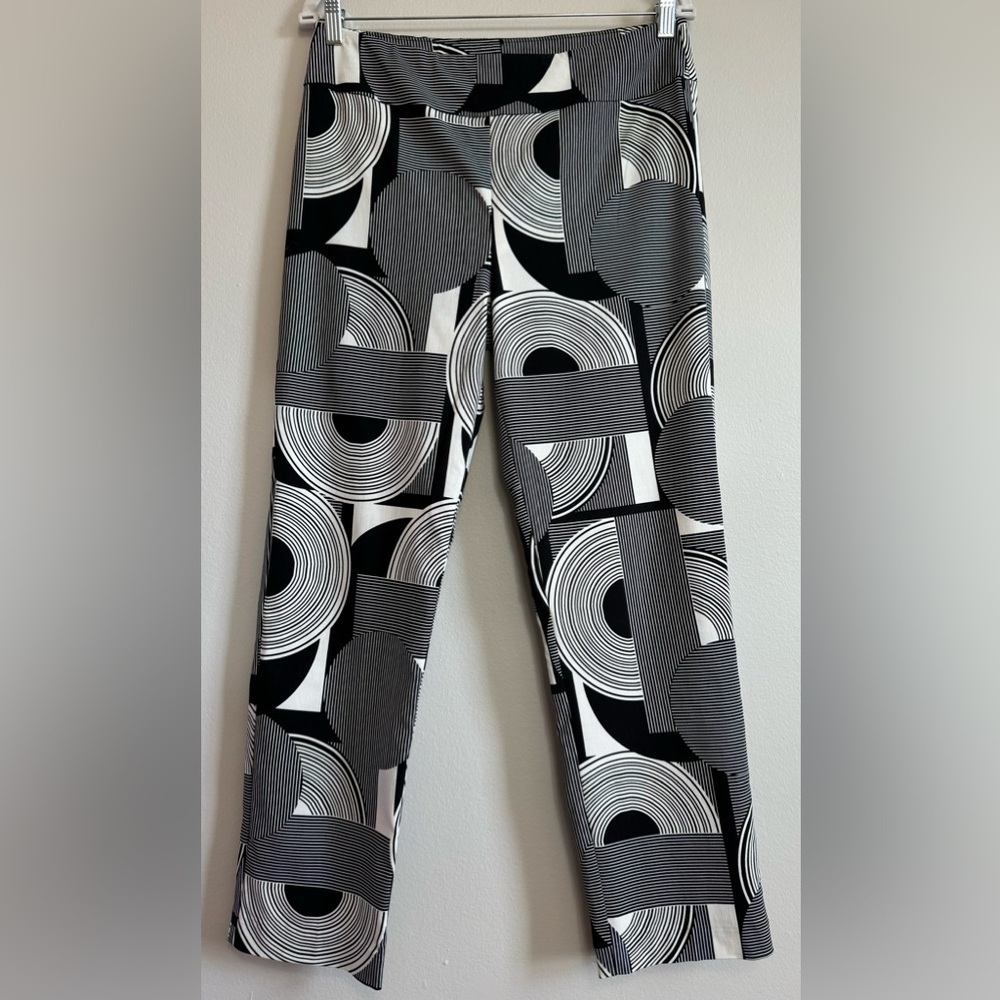 NWOT Joseph Ribkoff White Black Geometric Print
Millennium Cropped Pants Size 12